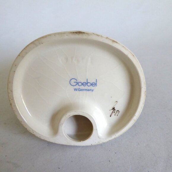 VINTAGE GOEBEL W. GERMANY M.I. HUMMEL APPLE TREE GIRL PORCELAIN FIGURE - Picture 8 of 9